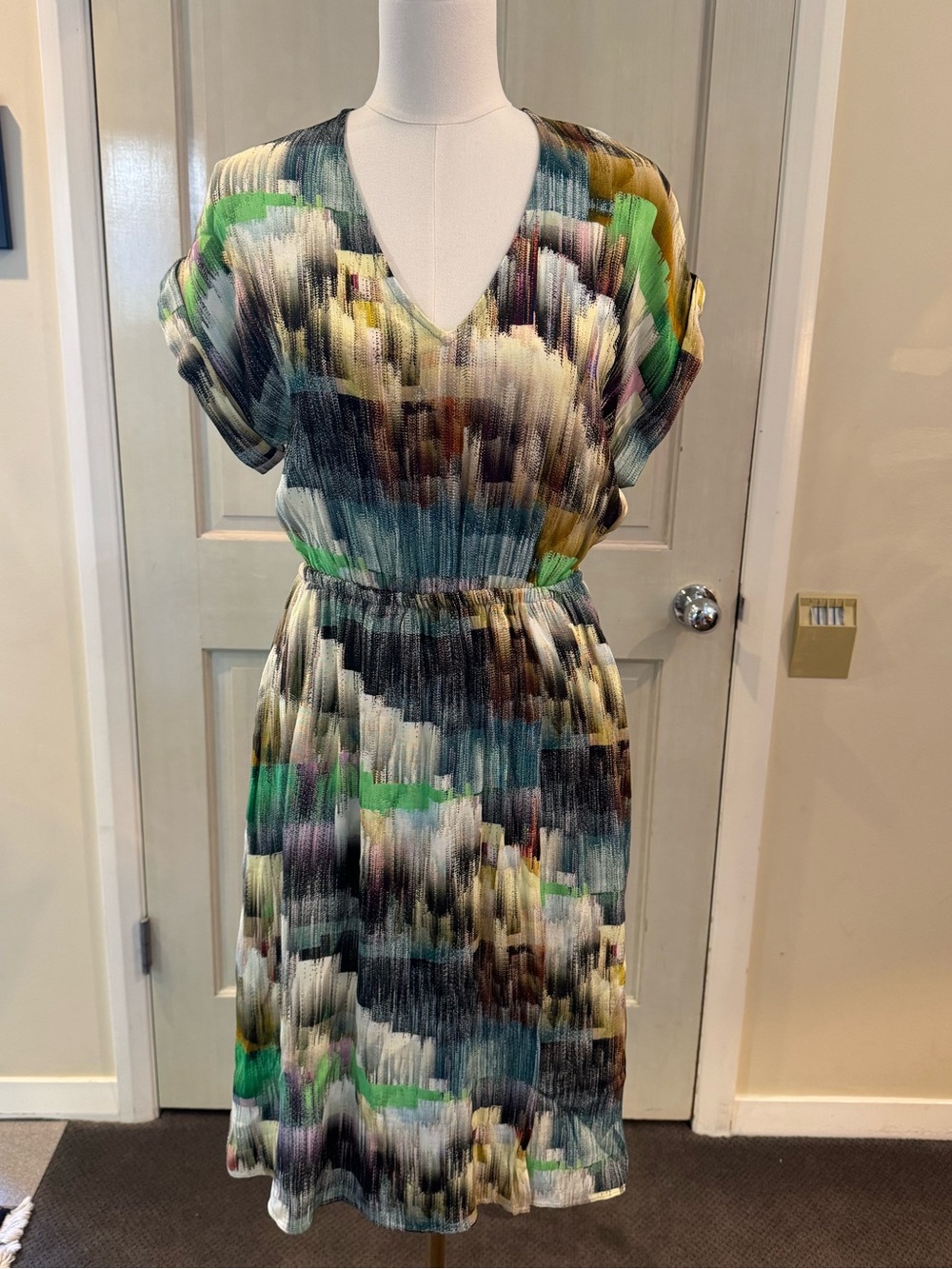 Elk Multicolor Pleated V-Neck Midi Dress